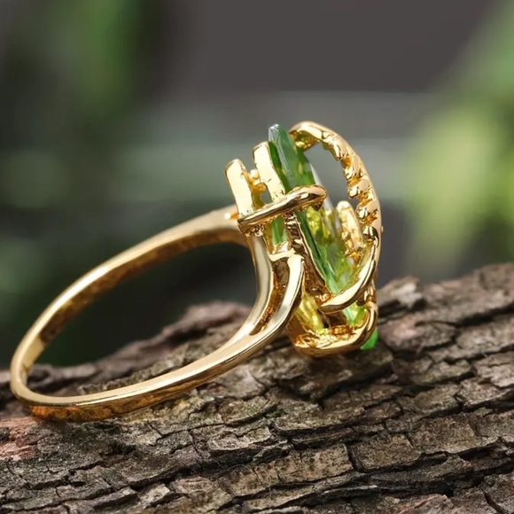 Dragonfly & Laurel Green & gold ring - Picture 9 of 11